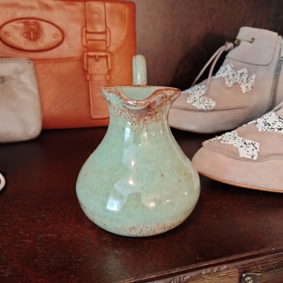 Artist Signed Cottier Pine Ridge Sioux small pitcher - Picture 4 of 6